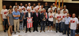 El Fertiberia BM Puerto Sagunto presenta la copa del ascenso a Asobal en el Ayuntamiento