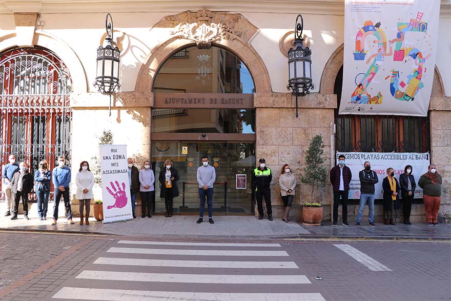 Sagunt guarda un minut de silenci en senyal de condemna i repulsa pel presumpte assassinat masclista perpetrat a San Roque (Cadis)