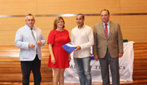 El regidor de Platges arreplega les banderes Q de Qualitat atorgades a les platges de Port de Sagunt i Almardà 