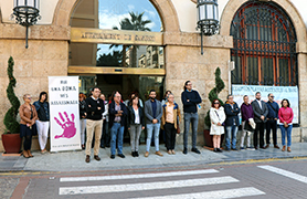 Sagunto guarda un minuto de silencio en señal de condena y repulsa por el presunto asesinato machista ocurrido en Denia
