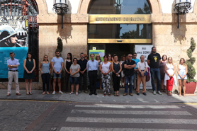 Sagunt guarda un minut de silenci en senyal de condemna i repulsa pel presumpte assassinat masclista ocorregut a Calp, Alacant