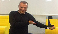 Daniel Monzón rep el premi Novembre Negre 2015