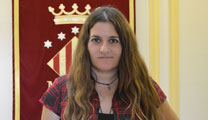 L'alcalde rep a la soprano Marta Estal després d'aconseguir el premi de millor cantant del Concurso Intercentros Melómano