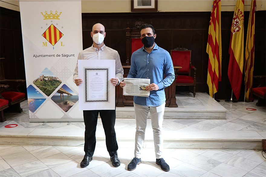 L'Ajuntament de Sagunt rep al Doctor Ibáñez-Cabellos pel seu Premi extraordinari de Doctorat