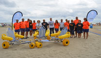 La platja de Port de Sagunt rep les banderes que l'acrediten com la més accessible d'Espanya