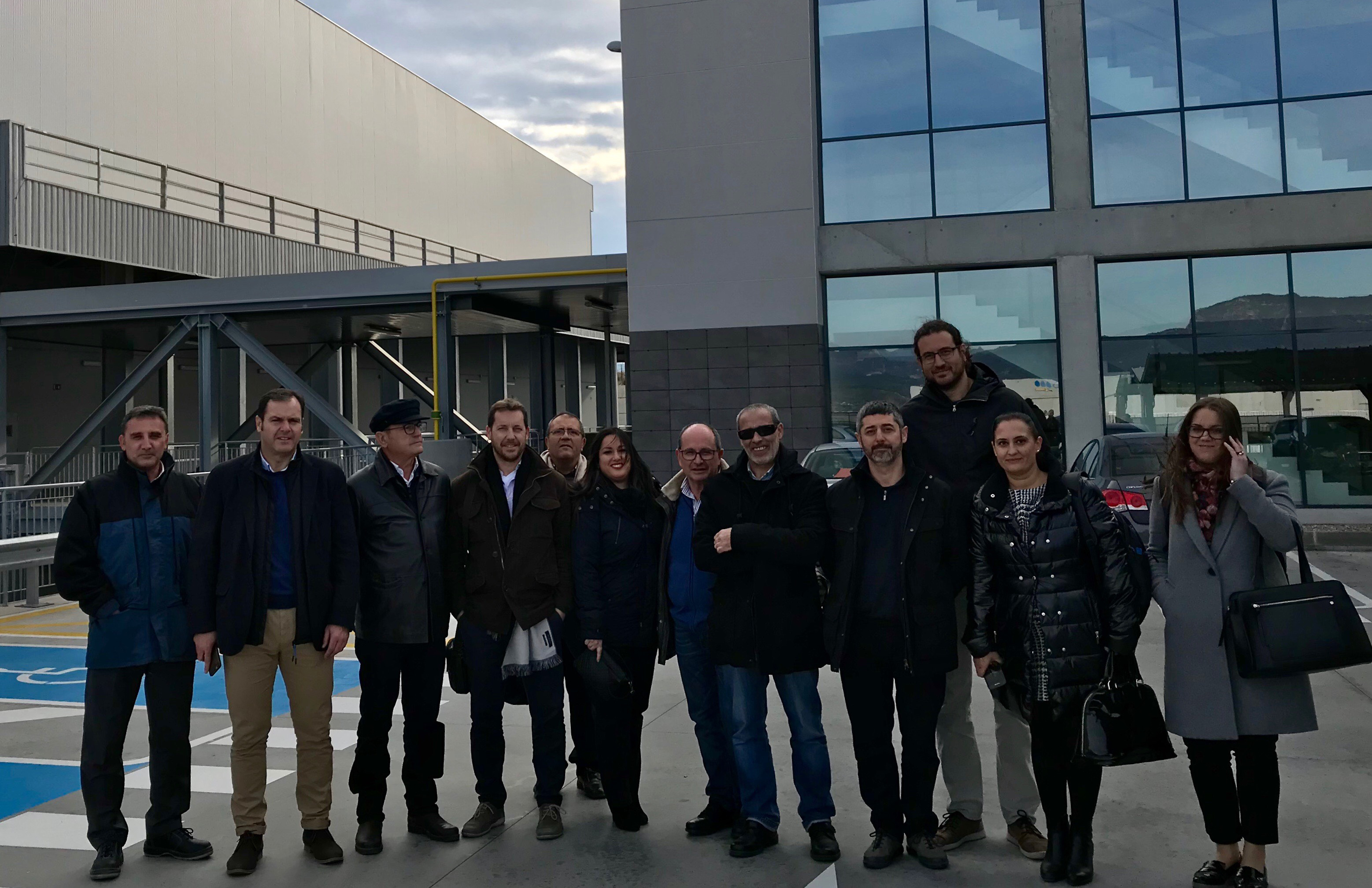 Miembros de la Corporación Municipal visitan el bloque logístico de Mercadona en Abrera (Barcelona)