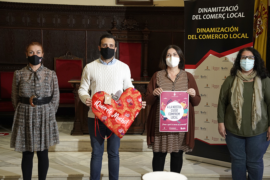  L'Ajuntament de Sagunt ha presentat la campanya de promoció de les botigues d'indumentària valenciana Quiérete mucho