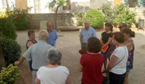 El regidor de Manteniment i el d'Urbanisme es reuneixen amb els veïns de l'Associació del Raval