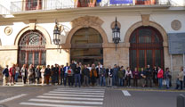L'Ajuntament de Sagunt mostra la seua solidaritat amb el poble francés