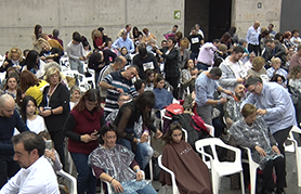 Prop de 1.000 persones intenten batre el rècord de talladors de monyo organitzat per ADACAM