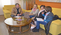 L'alcalde de Sagunt es reuneix amb representants de l'associació contra el càncer AMUHCANMA