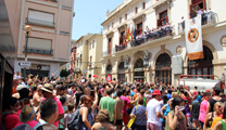 Las fiestas patronales de Sagunto continúan con los actos taurinos, con el tradicional concurso de paellas y con los conciertos y discomóviles 
