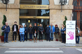 Sagunt guarda un minut de silenci pel presumpte assassinat masclista ocorregut a Tarragona