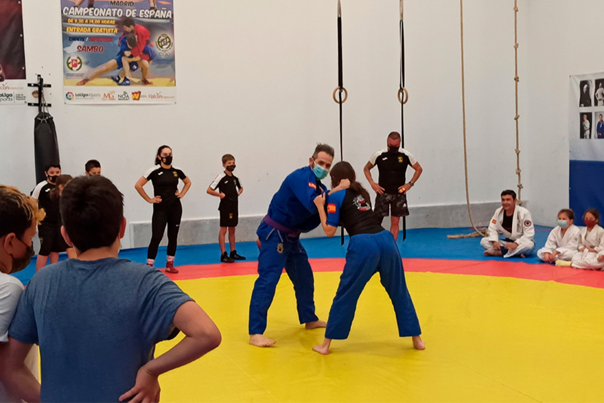 El Club de Lluita Camp de Morvedre clausura el curs d'Esport en Edat Escolar amb una jornada junt a l'escola de Quart de Poblet