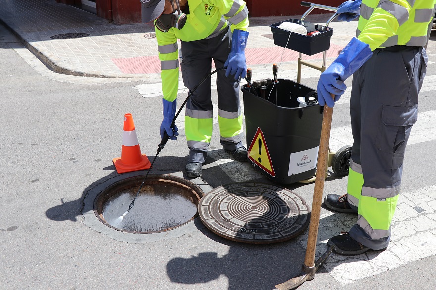 Els tractaments contra plagues de panderoles i rates en el clavegueram de la ciutat continuen una setmana més