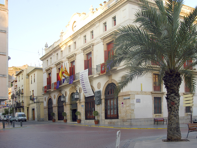 La Junta de Govern Local aprova la convocatòria per a la concessió de premis del concurs “Cartell anunciador de falles 2017”