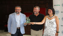 El Ayuntamiento de Sagunto recibe la distinción de Ecovidrio por ser la localidad con mayor reciclado de vidrio durante la campaña de verano 2016
