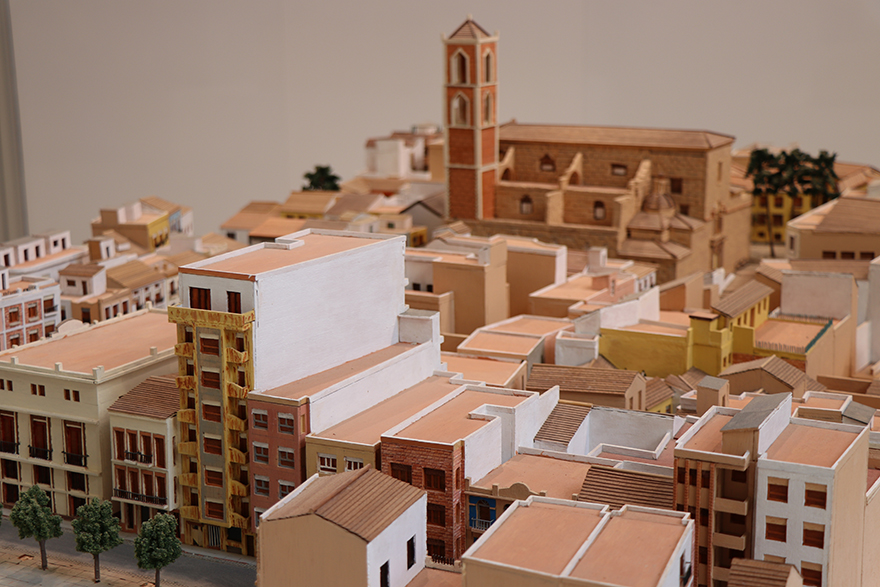Maquetes de la ciutat i pintura per a la recta final de la programació cultural de setembre en el Mario Monreal i la Casa de Cultura