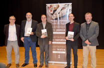 L'alcalde presenta al costat dels autors els tres llibres dels Premis Literaris Ciutat de Sagunt